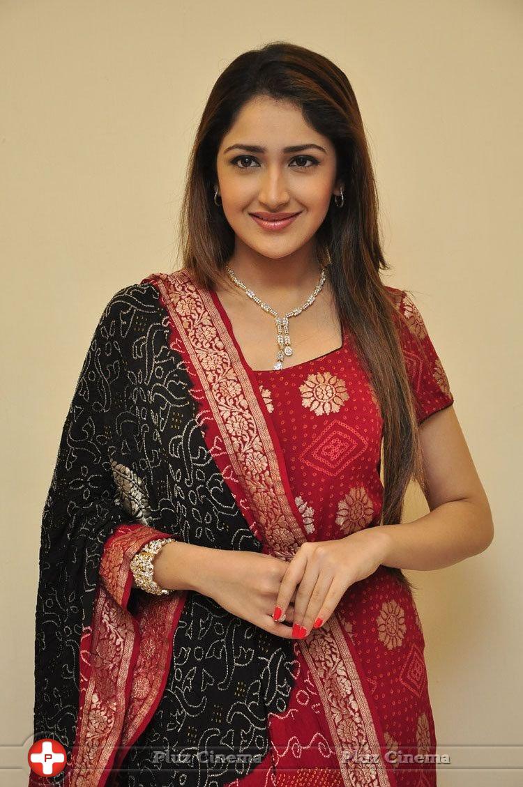 Sayesha Saigal Cute Gallery | Picture 1157997