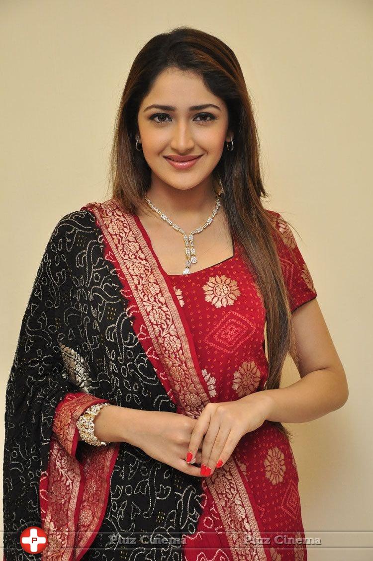 Sayesha Saigal Cute Gallery | Picture 1157998