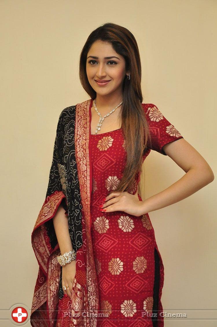 Sayesha Saigal Cute Gallery | Picture 1158014