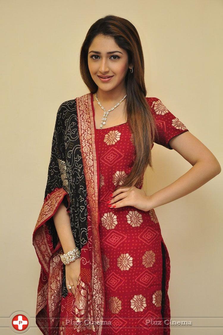 Sayesha Saigal Cute Gallery | Picture 1158015