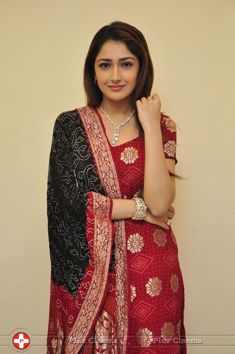 Sayesha Saigal Cute Gallery | Picture 1158016