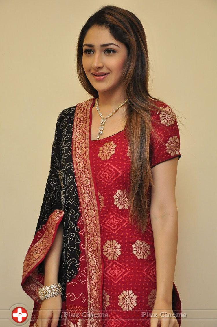 Sayesha Saigal Cute Gallery | Picture 1158019