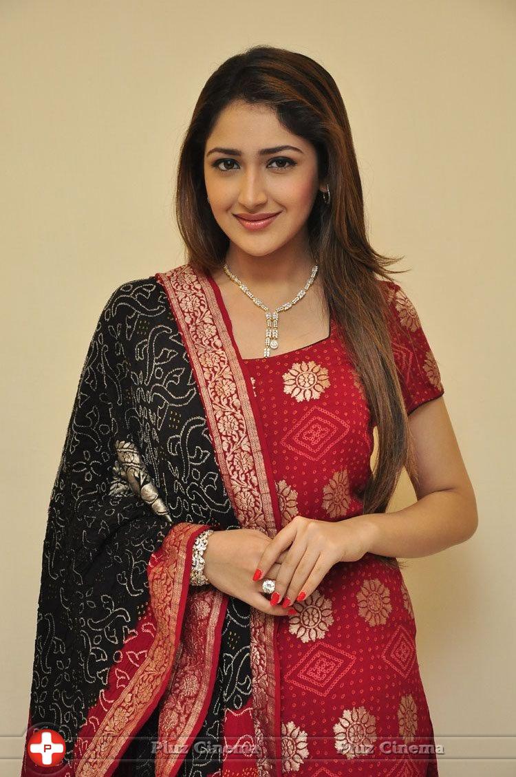 Sayesha Saigal Cute Gallery | Picture 1158020