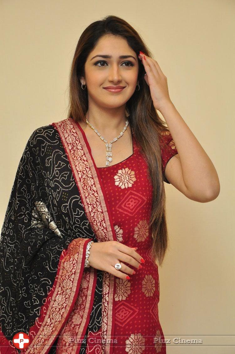 Sayesha Saigal Cute Gallery | Picture 1158025