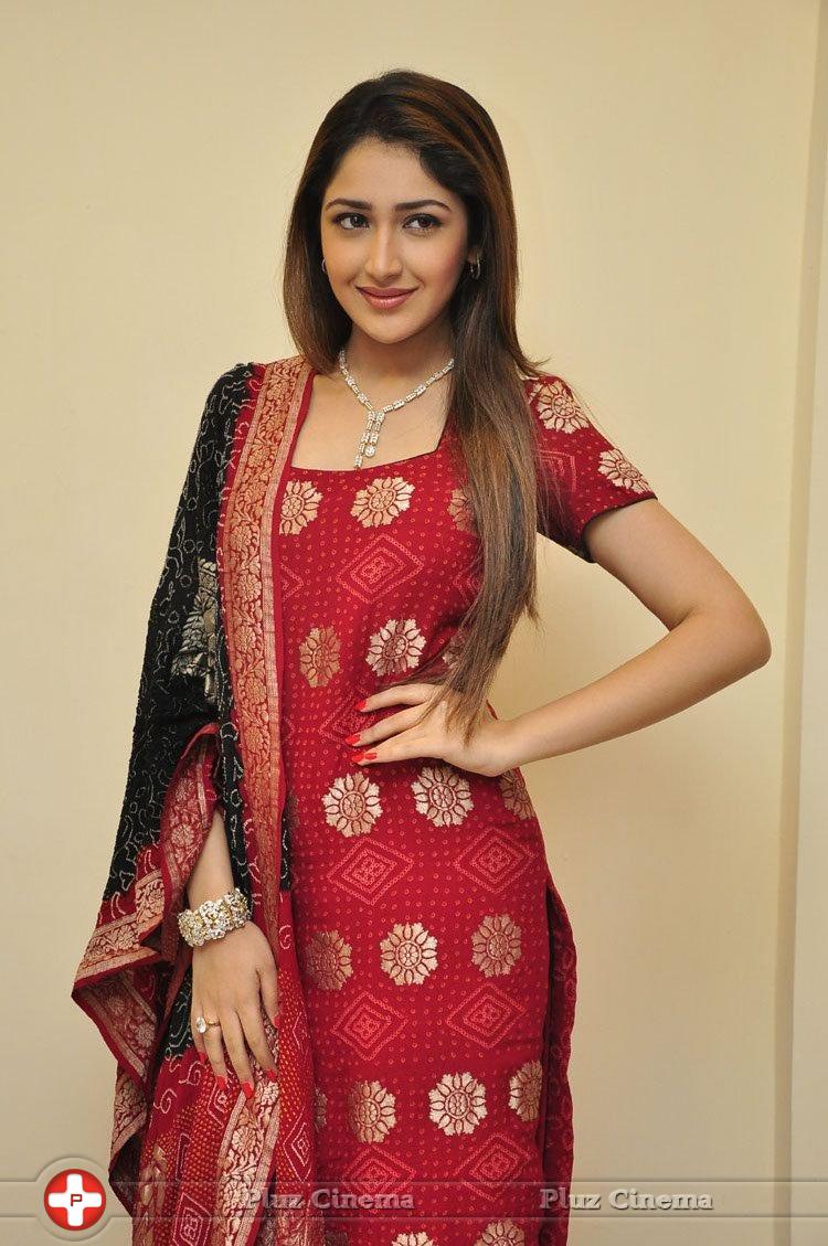 Sayesha Saigal Cute Gallery | Picture 1158031