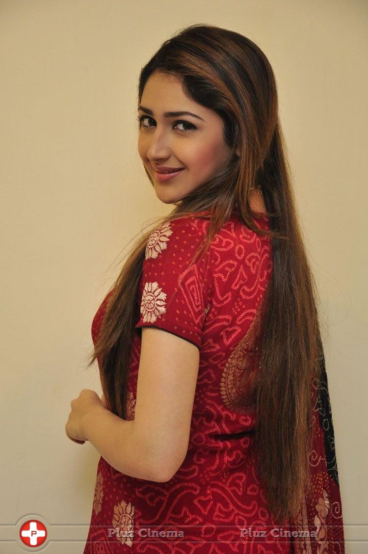 Sayesha Saigal Cute Gallery | Picture 1158035