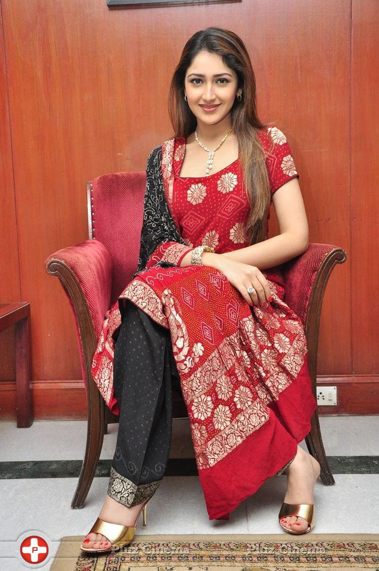 Sayesha Saigal Cute Gallery | Picture 1158052