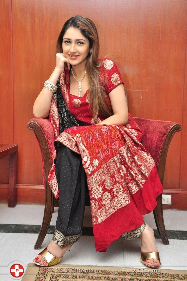 Sayesha Saigal Cute Gallery | Picture 1158057