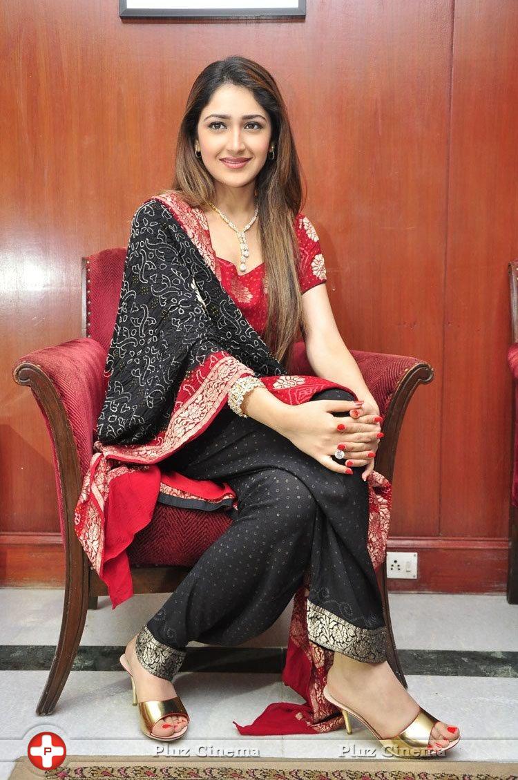 Sayesha Saigal Cute Gallery | Picture 1158058