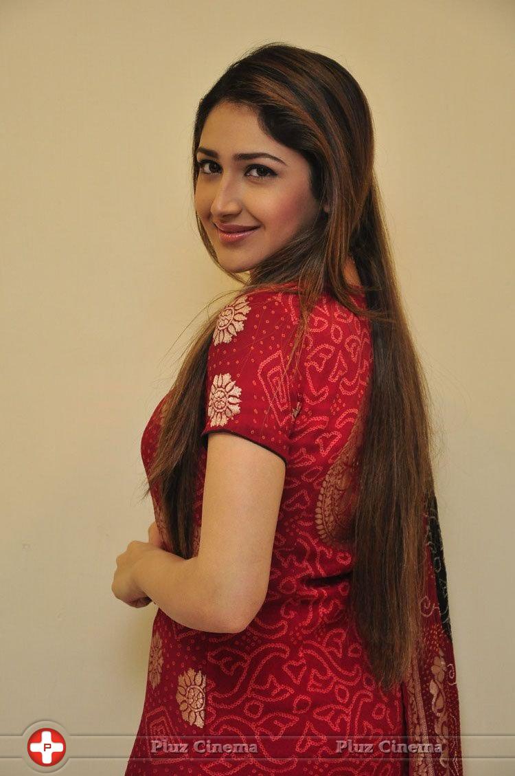 Sayesha Saigal Cute Gallery | Picture 1158059