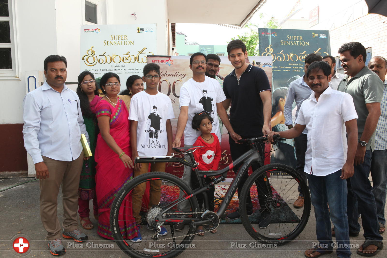 Mahesh Babu Presents Srimanthudu Cycle to Contest Winner Photos | Picture 1161501