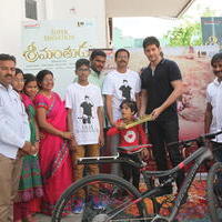 Mahesh Babu Presents Srimanthudu Cycle to Contest Winner Photos | Picture 1161497