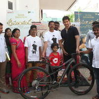 Mahesh Babu Presents Srimanthudu Cycle to Contest Winner Photos | Picture 1161503