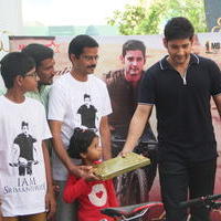 Mahesh Babu Presents Srimanthudu Cycle to Contest Winner Photos | Picture 1161507