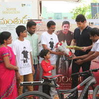 Mahesh Babu Presents Srimanthudu Cycle to Contest Winner Photos | Picture 1161511