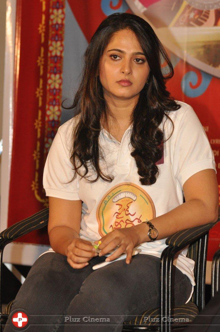 Anushka Shetty at Size Zero Movie 1 KG Gold Contest Press Meet Photos | Picture 1166016