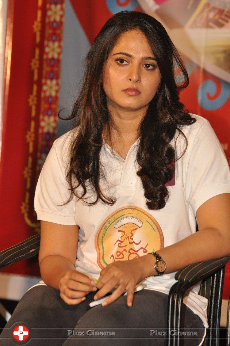 Anushka Shetty at Size Zero Movie 1 KG Gold Contest Press Meet Photos | Picture 1166017