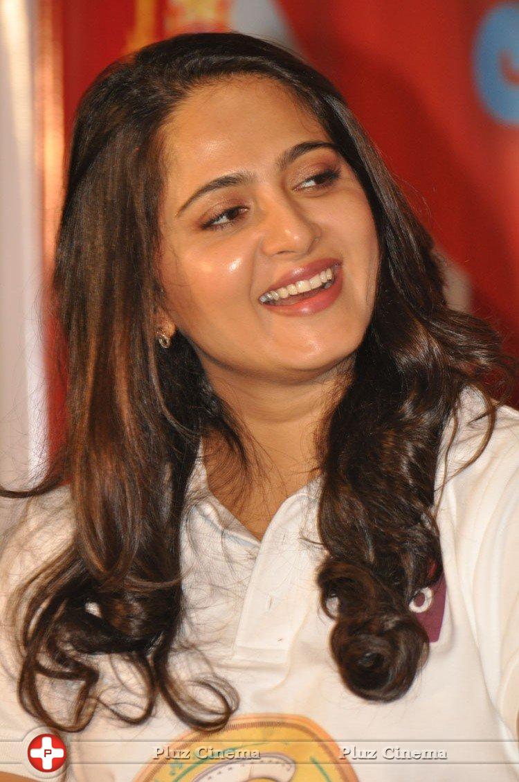 Anushka Shetty at Size Zero Movie 1 KG Gold Contest Press Meet Photos | Picture 1166019