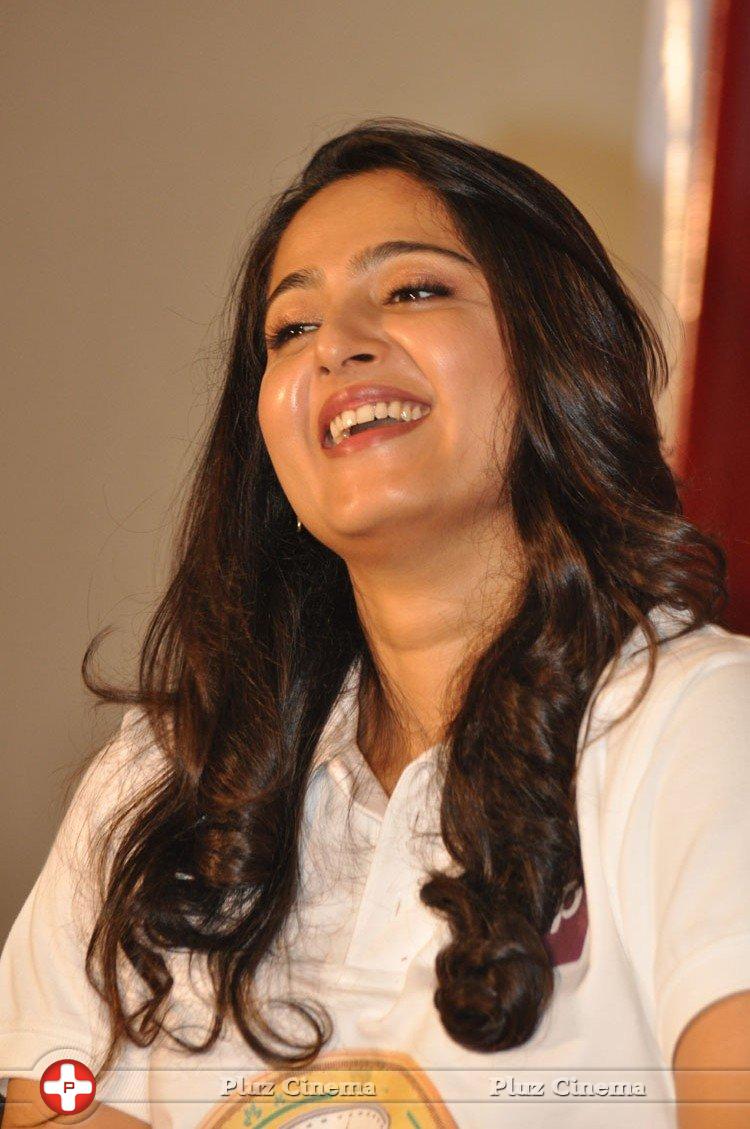Anushka Shetty at Size Zero Movie 1 KG Gold Contest Press Meet Photos | Picture 1166021