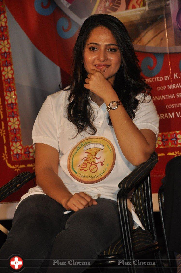 Anushka Shetty at Size Zero Movie 1 KG Gold Contest Press Meet Photos | Picture 1166027
