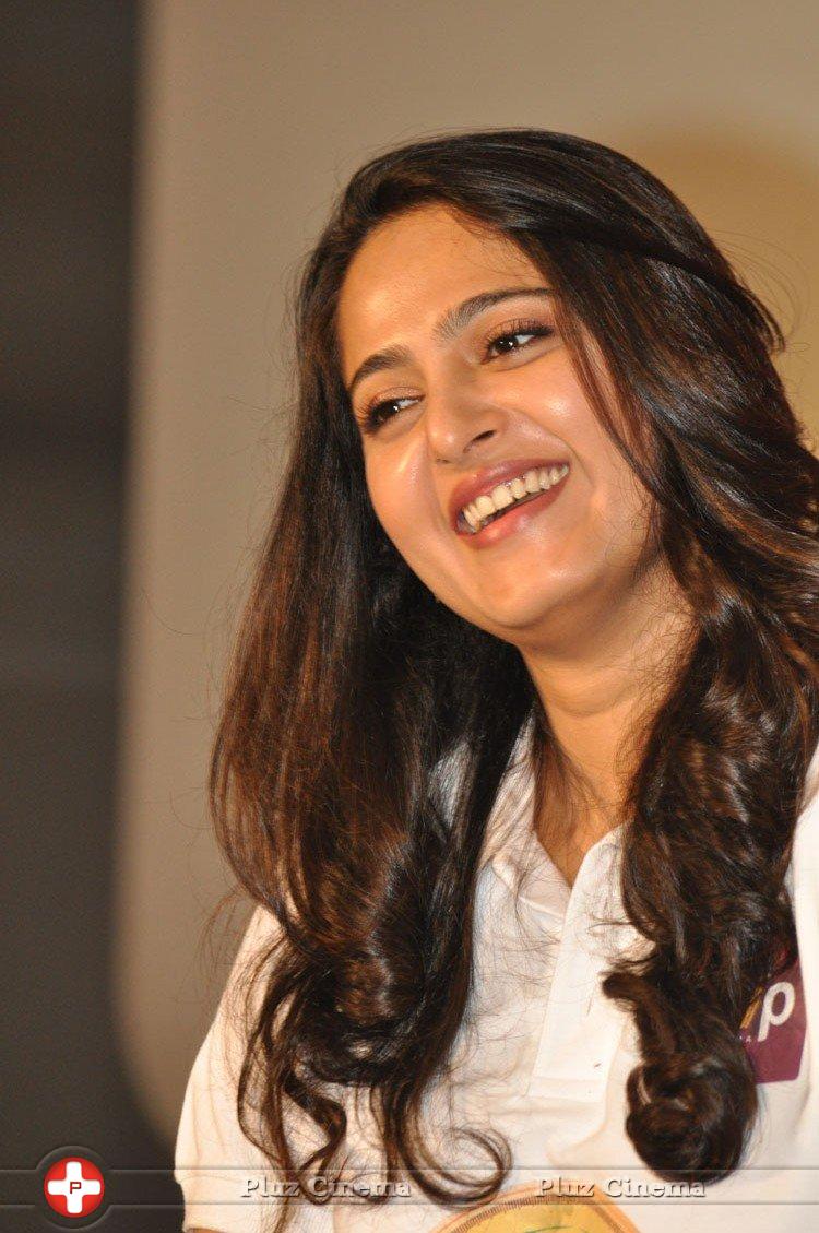 Anushka Shetty at Size Zero Movie 1 KG Gold Contest Press Meet Photos | Picture 1166034