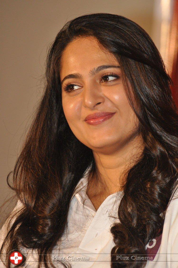 Anushka Shetty at Size Zero Movie 1 KG Gold Contest Press Meet Photos | Picture 1166056