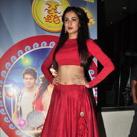 Sonal Chauhan at Size Zero Movie Celebs Show Photos | Picture 1169011