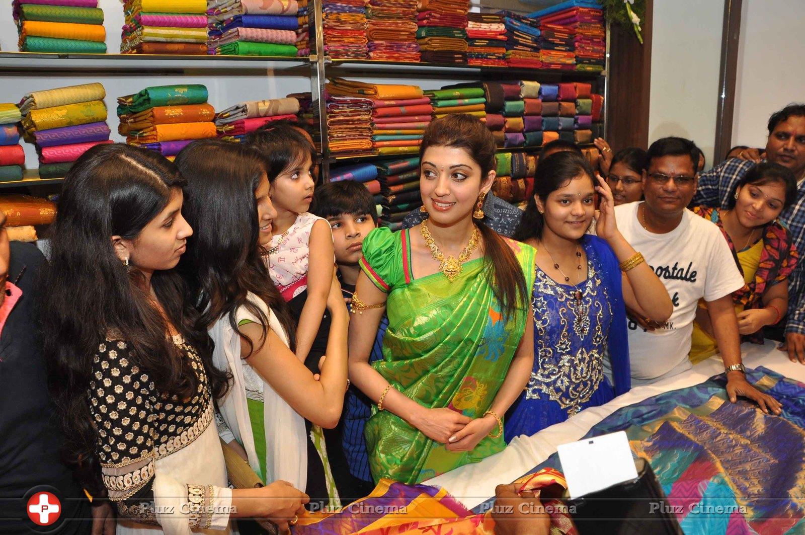Pranitha Subhash Launches Saree Niketan Showroom in Nalgonda | Picture 1129721