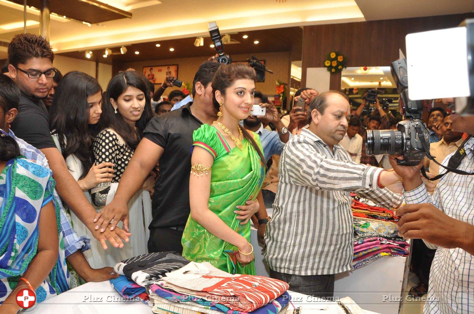 Pranitha Subhash Launches Saree Niketan Showroom in Nalgonda | Picture 1129722