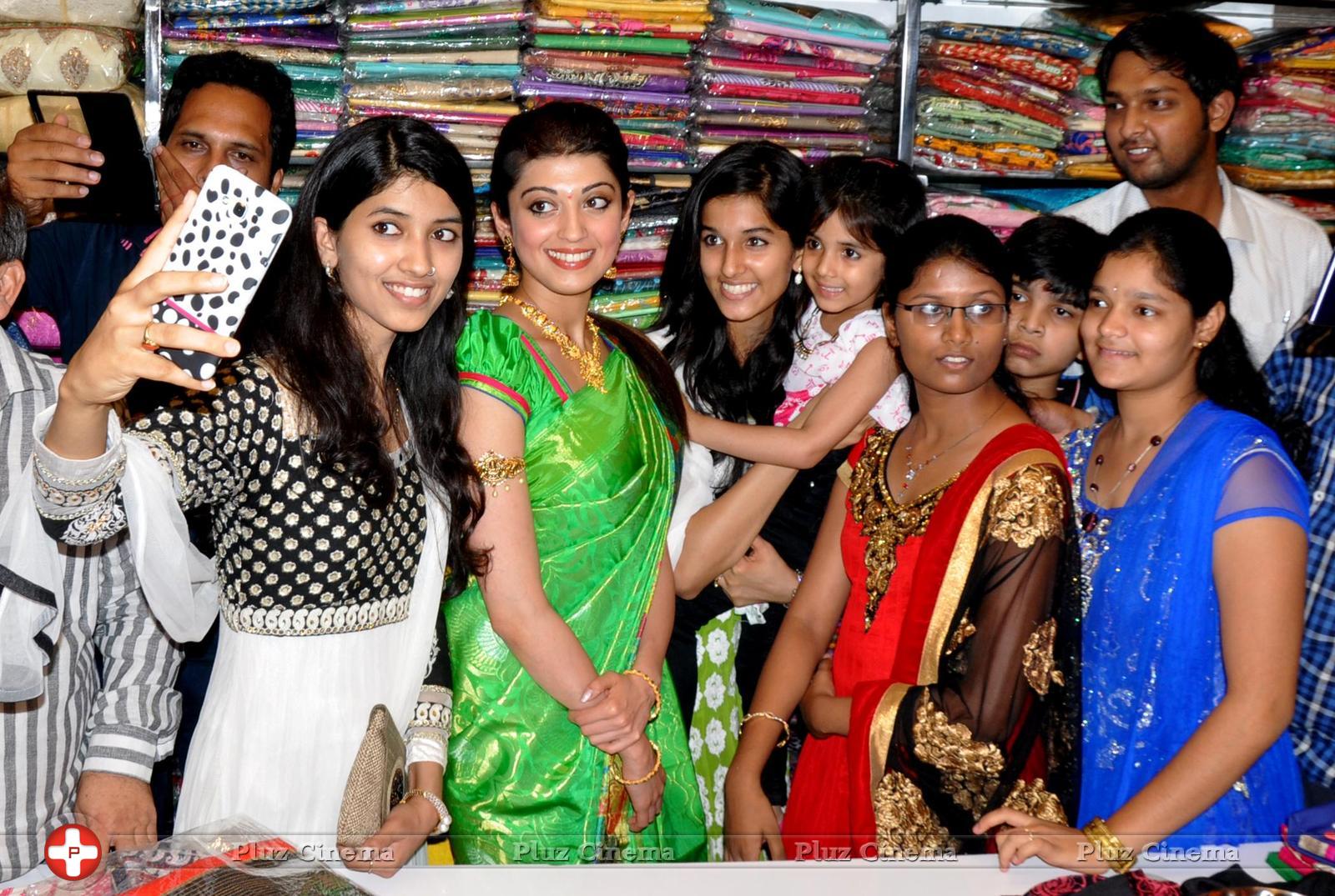 Pranitha Subhash Launches Saree Niketan Showroom in Nalgonda | Picture 1129742