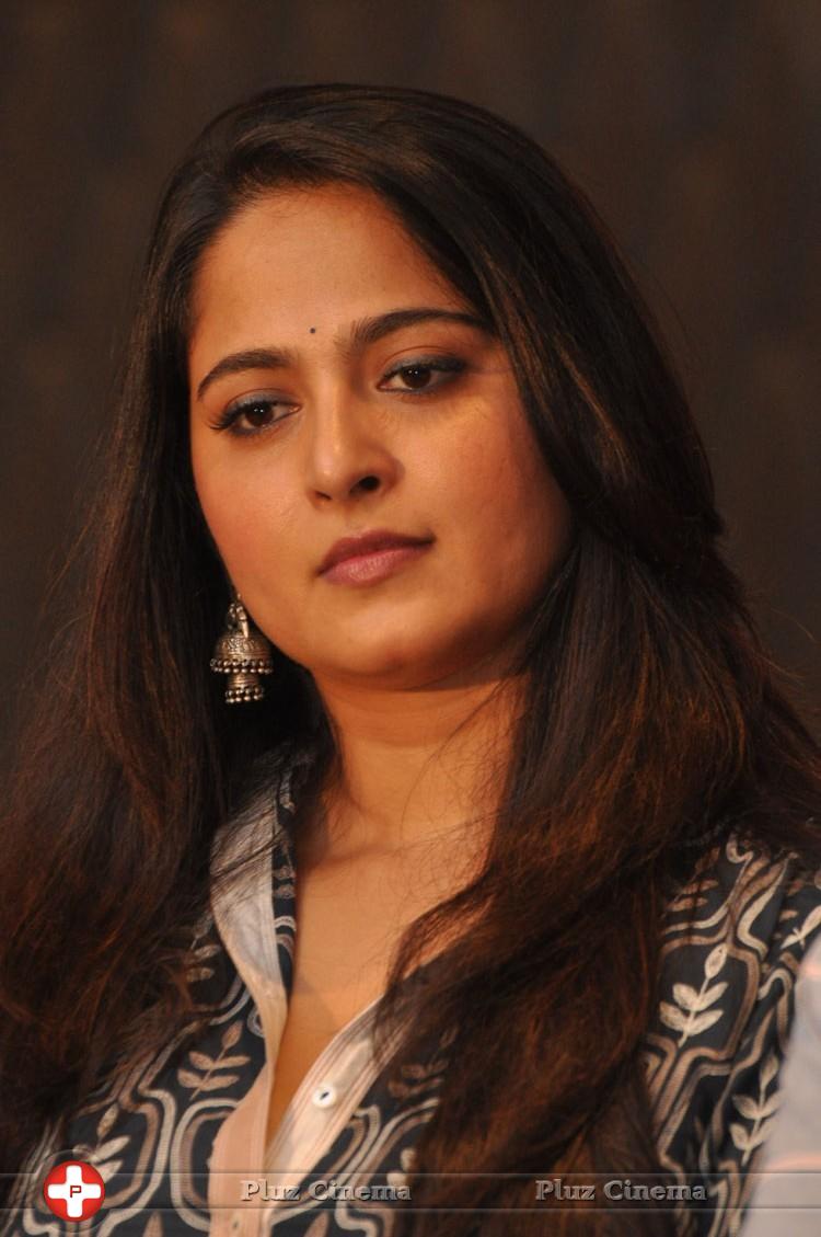 Anushka Shetty at Rudramadevi Movie Press Meet Photos | Picture 1130289