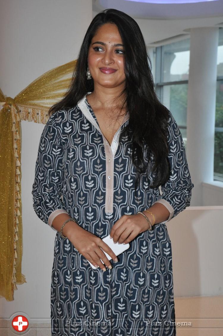 Anushka Shetty at Rudramadevi Movie Press Meet Photos | Picture 1130312