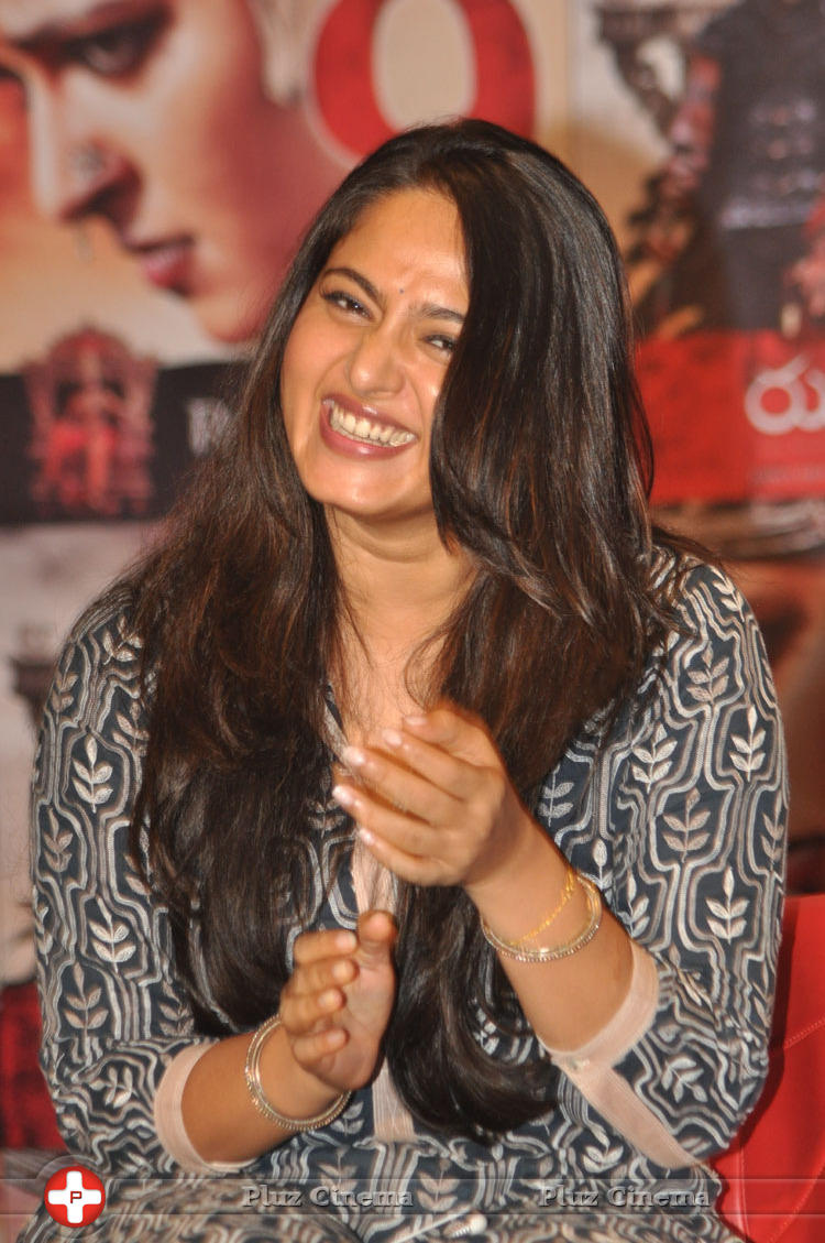 Anushka Shetty at Rudramadevi Movie Press Meet Photos | Picture 1130350
