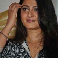 Anushka Shetty at Rudramadevi Movie Press Meet Photos | Picture 1130274