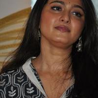 Anushka Shetty at Rudramadevi Movie Press Meet Photos | Picture 1130275