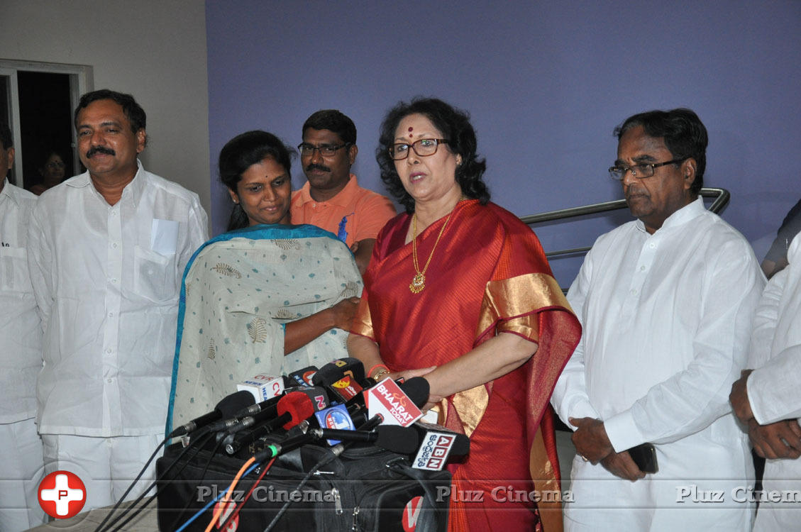 T Congress Leaders Watches Rudramadevi Movie Photos | Picture 1136473