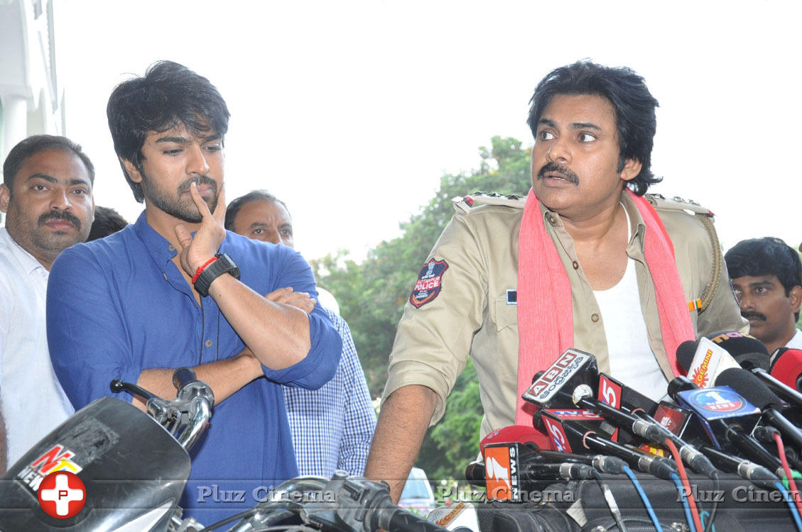 Pawankalyan Meets Chiranjeevi Photos | Picture 1139767