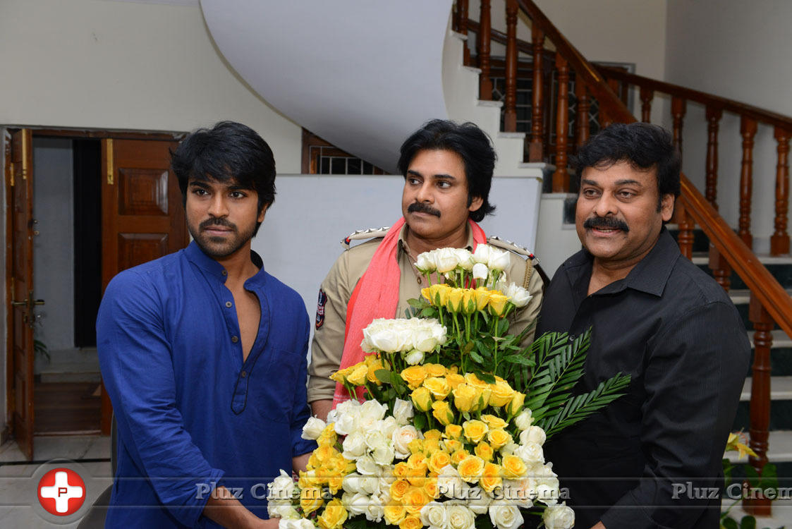 Pawankalyan Meets Chiranjeevi Photos | Picture 1139776