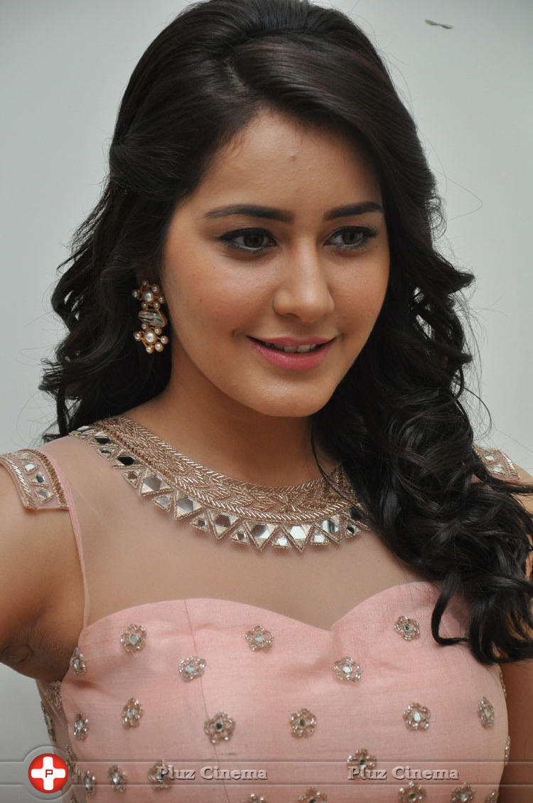 Rashi Khanna at Bengal Tiger Movie Audio Launch Photos | Picture 1139950