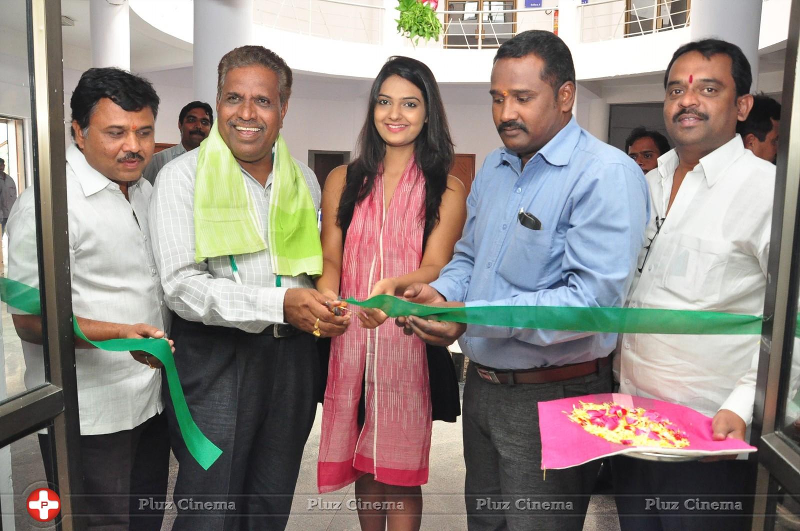 Neha Deshpande inaugurates Pochampally IKAT Art Mela at State Art Gallery Photos | Picture 1148446