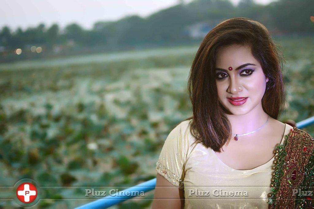 Actress Arshi Khan Outdoor Shoot in Mumbai Photos | Picture 1149566