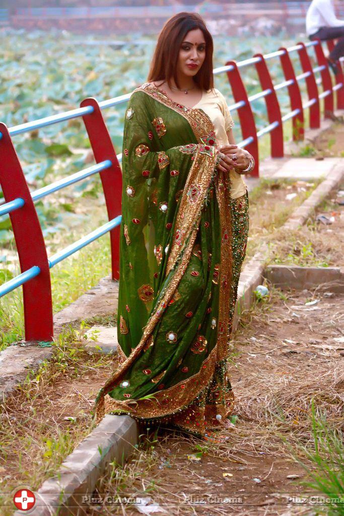 Actress Arshi Khan Outdoor Shoot in Mumbai Photos | Picture 1149573
