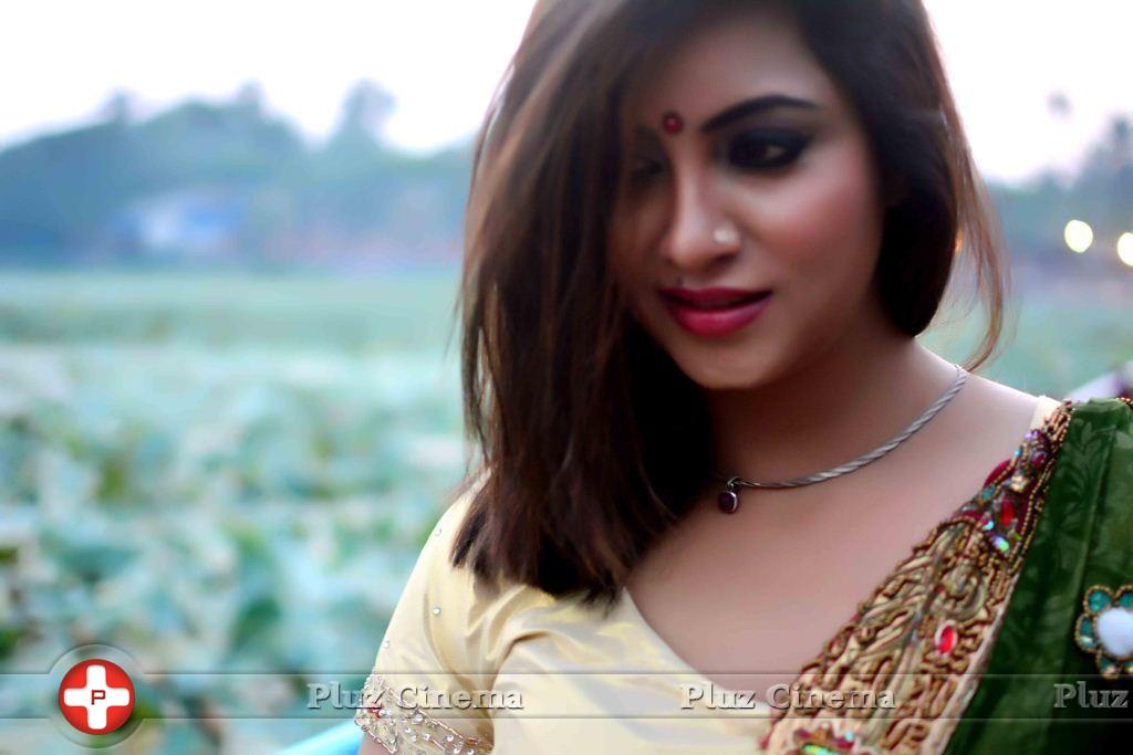 Actress Arshi Khan Outdoor Shoot in Mumbai Photos | Picture 1149576