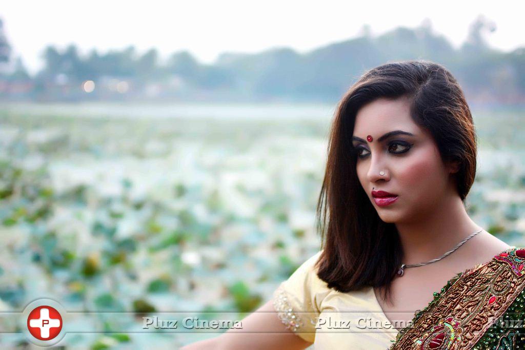 Actress Arshi Khan Outdoor Shoot in Mumbai Photos | Picture 1149581