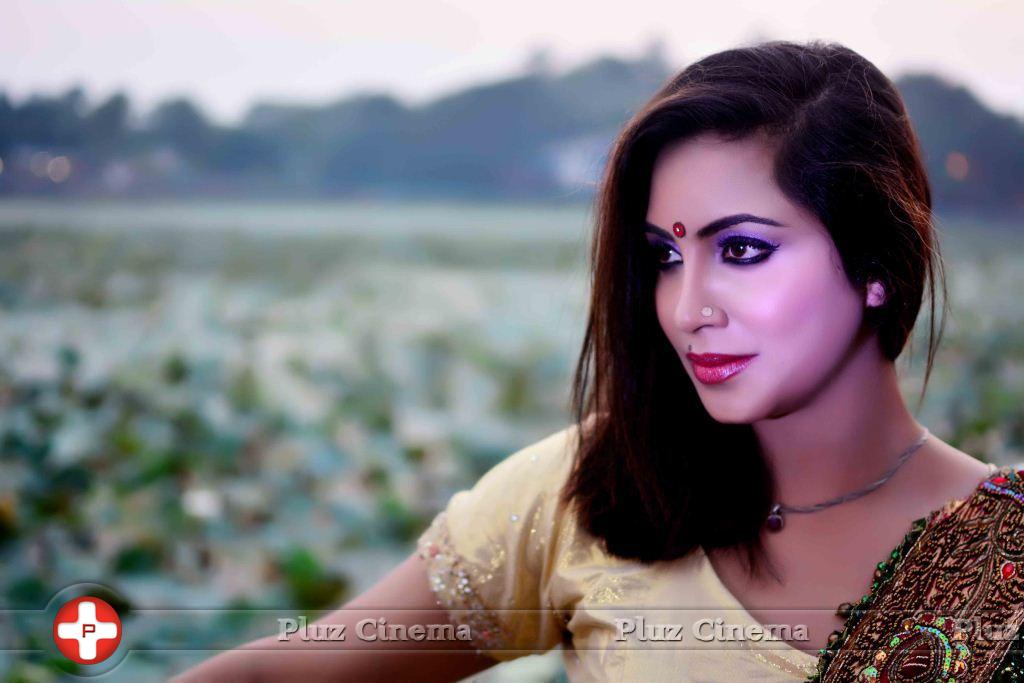 Actress Arshi Khan Outdoor Shoot in Mumbai Photos | Picture 1149582