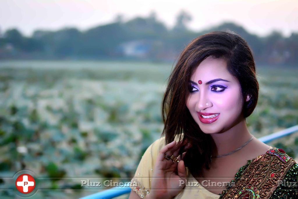 Actress Arshi Khan Outdoor Shoot in Mumbai Photos | Picture 1149583