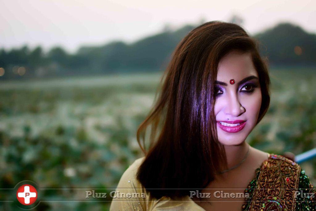 Actress Arshi Khan Outdoor Shoot in Mumbai Photos | Picture 1149584
