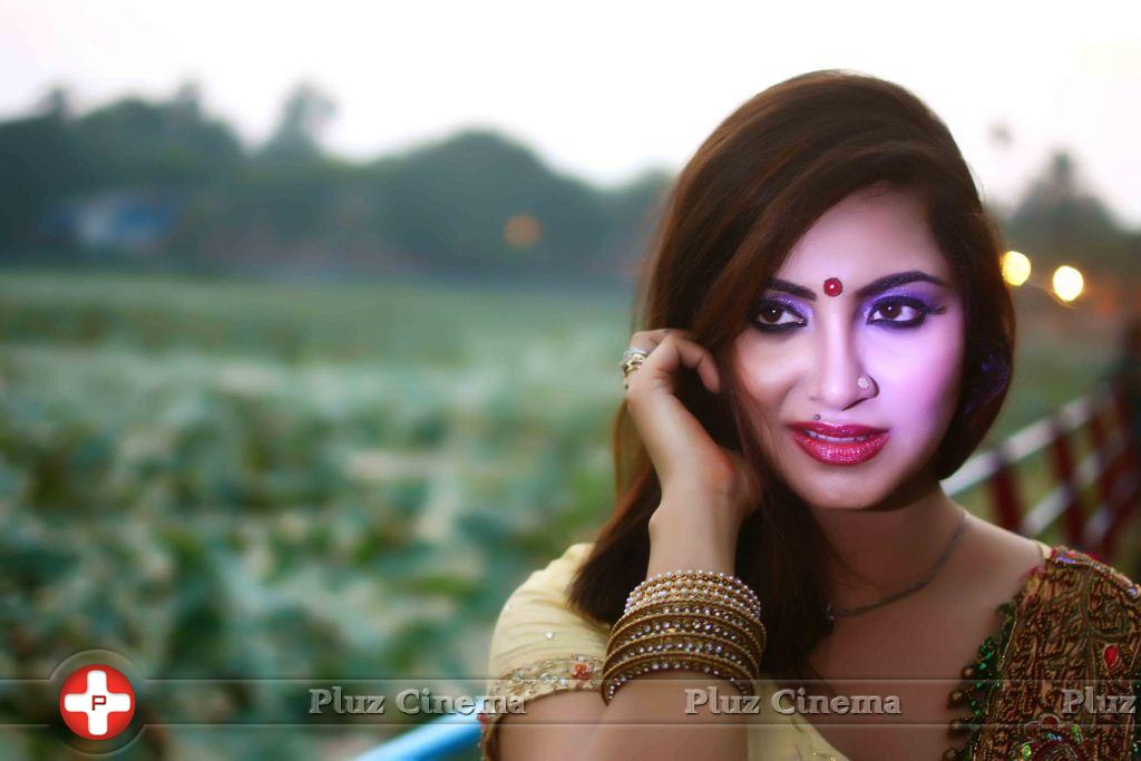 Actress Arshi Khan Outdoor Shoot in Mumbai Photos | Picture 1149585