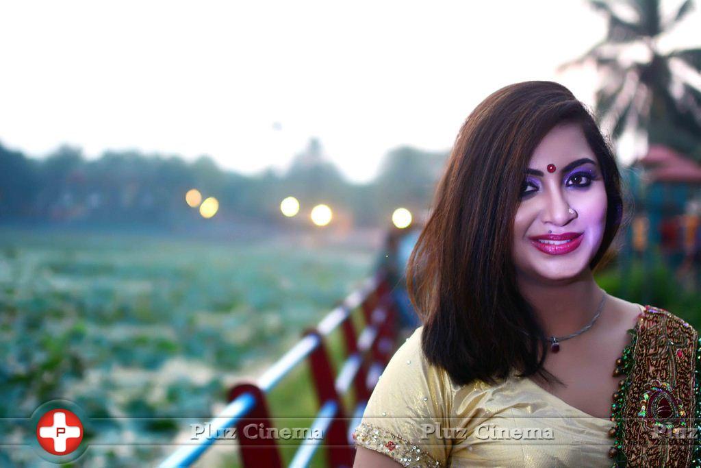 Actress Arshi Khan Outdoor Shoot in Mumbai Photos | Picture 1149586