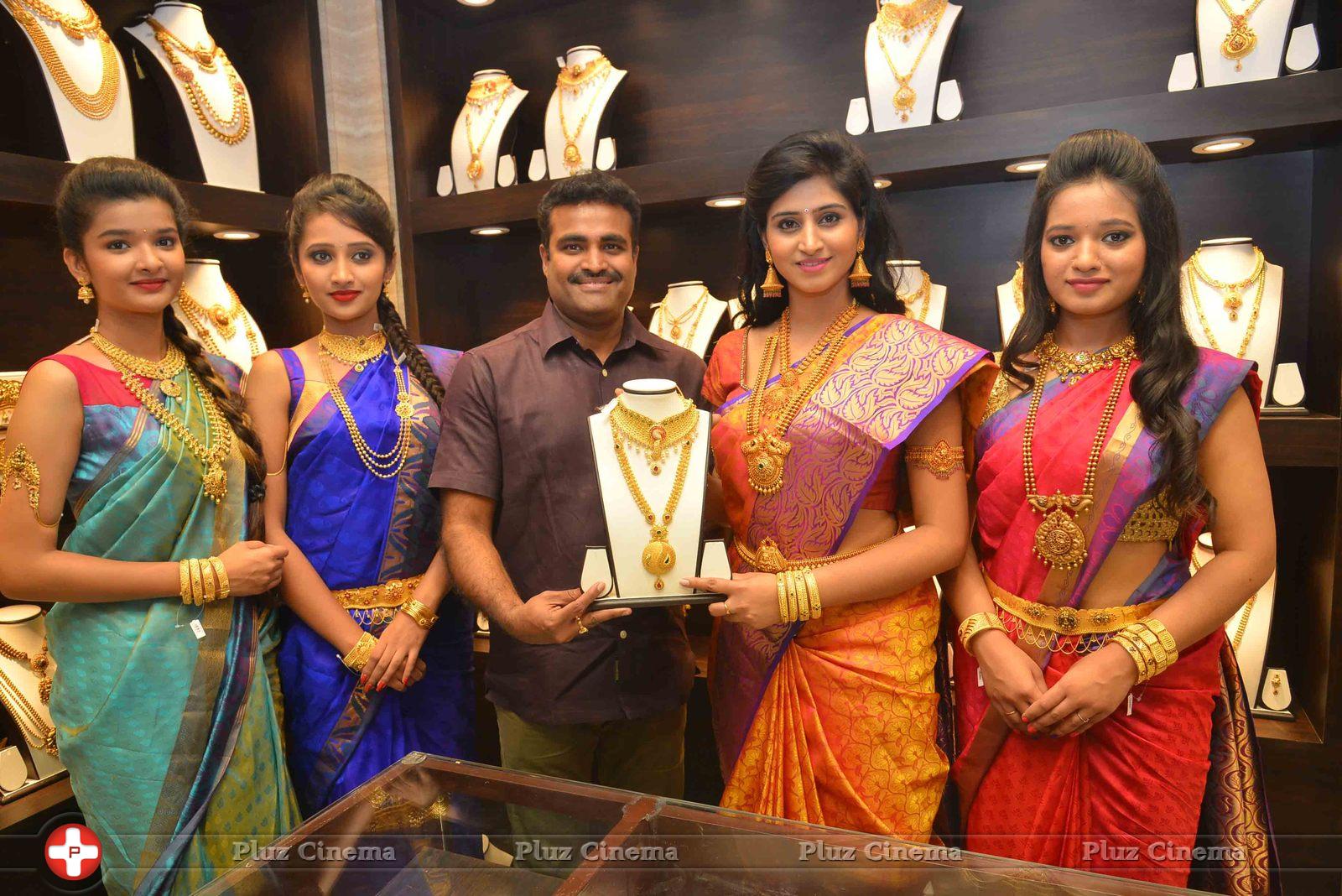 Shamili Launches CMR Jewellery Showroom Stills | Picture 1111371